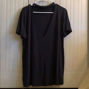 Black v neck T-shirt